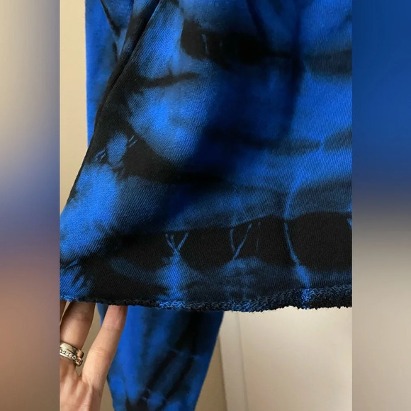 NWT Oli & Viv Corey Tie Dye Quarter Zip Crop Hoodie Electric Blue Black Small - Picture 6 of 9